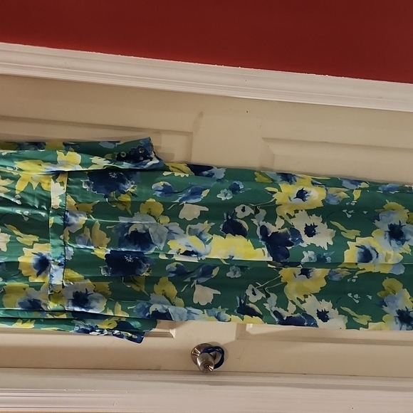 Woman's clothes - Picture 3 of 3